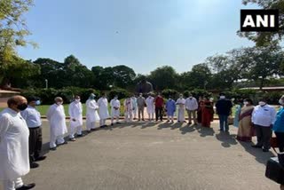 Opposition members stage walkout from Rajya Sabha  protest in Parliament premises  രാജ്യസഭ  പാർലമെന്‍റ്  പ്രതിഷേധം  പ്രതിപക്ഷ നേതാക്കൾ  കോൺഗ്രസ്  ആം ആദ്മി പാർട്ടി (എഎപി)  ശിവസേന  തൃണമൂൽ കോൺഗ്രസ് (ടിഎംസി)  കമ്മ്യൂണിസ്റ്റ് പാർട്ടി ഓഫ് ഇന്ത്യ (മാർക്സിസ്റ്റ്)  സ്വാമിനാഥൻ കമ്മീഷൻ  ഗുലാം നബി ആസാദ്  എട്ട് അംഗങ്ങളുടെ സസ്പെൻഷൻ  കാർഷിക ബിൽ 2020  Opposition leaders  Congress  Aam Aadmi Party  Sivsena  Trinamool  Communist Party of India (Marxist)