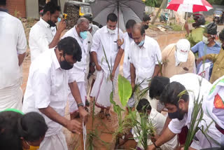 condition of Kazhakoottam National Highway  youth congress held protest  യൂത്ത് കോണ്‍ഗ്രസ് പ്രതിഷേധം  കഴക്കൂട്ടം ദേശീയപാത  ഗതാഗത പ്രശ്‌നം