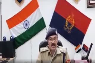 जानकारी देते पुलिस अधीक्षक अरविंद चतुर्वेदी.