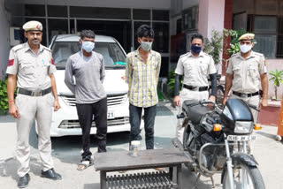 Delhi police arrested 2 robbers in Najafgarh