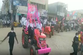 హుజూర్‌నగర్‌లో ట్రాక్టర్లతో రైతుల ర్యాలీ