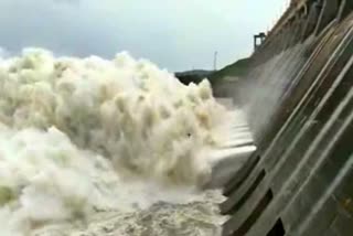 hirakud-dam-5-gate-opened