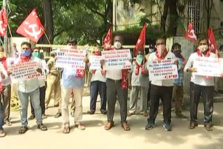 cpm protested at hyderabad collectorate