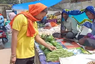 crowd in markets