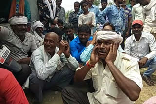 Distressed farmers staged a unique protest by unannounced power cuts