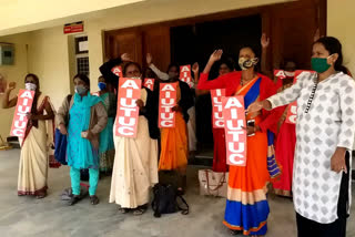 Asha activists protest