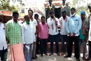 ysrcp leaders attempt to attack karnool district Congress party general secretary's house