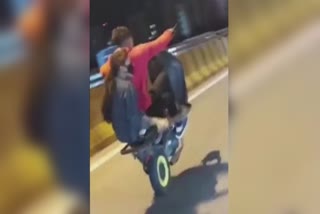 A Youth Stunts with Bike Wheeling  Girl Holds a Sword Sitting with him in the Bike  ബൈക്ക് സ്റ്റണ്ട് നടത്തി യുവാവ്  വൈറൽ വീഡിയോ  Viral Video  Bike Wheeling