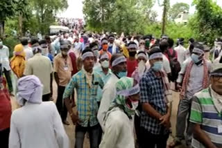 Farmers in Odisha protest  Chandikhol farmers protest  Odisha farmers demand compensation  loss due to flood for farmers in Odisha