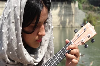 نرگس خاتون: کشمیری گلوکارہ جس کے پاکستانی گلوکار بھی شیدائی ہیں