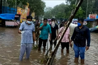 local MLA tamil Selvan started pumping water due to absence of BMC employees in mumbai