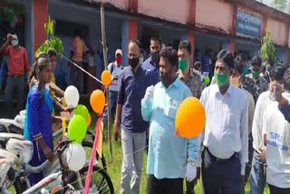 education-minister-distributed-bike-and-bicycle-among-students-in-bokaro