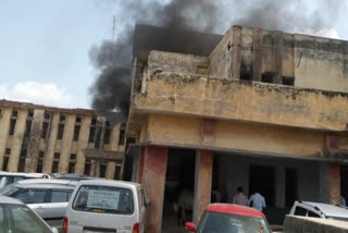 Fire in old building of Dadri tehsil