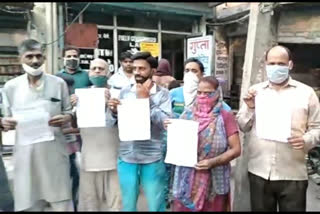 Shopkeepers protest against MCD in Jagjivan Ram Market Jahangirpuri