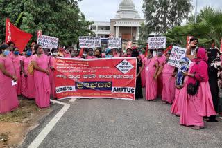 Asha activists protest