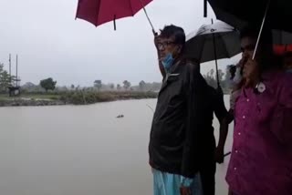 Rabindranath Ghosh visited at damaged dam of Kaljani River