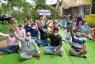 contract health workers strike in  rajnandgaon