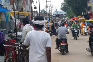 crowd in market