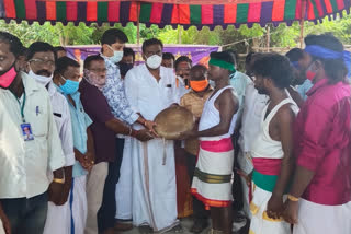nagai Rajini fans helped rural artists in their district