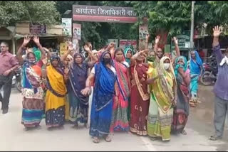 protest against liquor shop