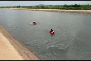 A boy washed in the canal in Bellary