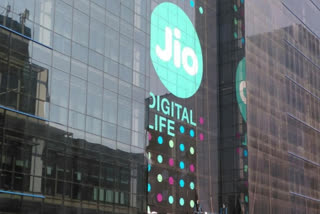 Jio starts offering mobile services on international flights