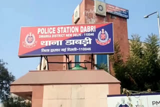 Delhi Police caught a minor for stealing mobiles