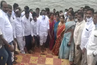 Chevella MLA Kale Yadaiah Released 90,000 Fishes in Pahilwan Cheruvu