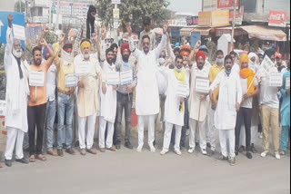 AAP protests in support of Punjab Bandh in zira