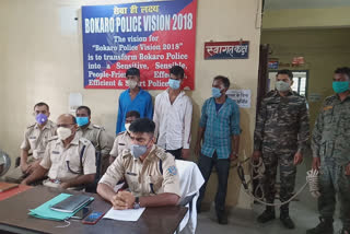 three bike thieves arrested in bokaro, बोकारो की हरला थाना पुलिस ने तीन बाइक चोरों को किया गिरफ्तार