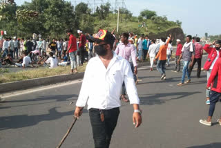 The agitators pelted stones at the police