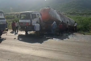 Ajmer news, Oil tanker overturned, driver injured