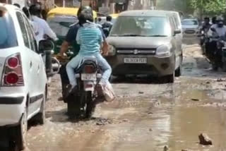 people trouble in Chhatarpur delhi due to bad condition of road