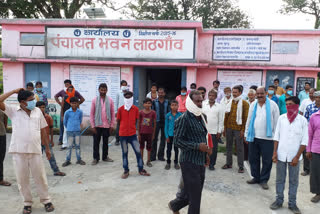 Villagers surrounded the Panchayat building in Narsinghpur