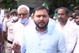 Tejashwi leads tractors' procession  Rashtriya Janata Dal  Tejashwi Yadav  NDA government  tractor march' on Patna roads  agriculture-related Bills  കാർഷിക ബില്ലിനെതിരെ ബിഹാറിൽ പ്രതിഷേധം  കാർഷിക ബില്ലിനെതിരെ ട്രാക്‌ടർ റാലി  കേന്ദ്ര സർക്കാരിനെതിരെ ബിഹാറിൽ പ്രതിഷേധം  കാർഷിക ബില്ലുകൾക്കെതിരെ കർഷക പ്രതിഷേധം  കാർഷിക ബില്ലുകൾക്കെതിരെ ട്രാക്‌ടർ മാർച്ച് നടത്തി തേജസ്വി യാദവ്