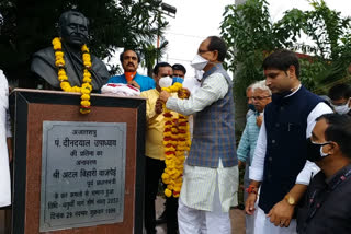 CM garlanded the statue of Pandit Deendayal