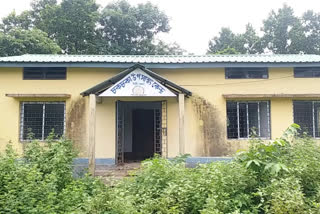 Non working health center at Bilashipara