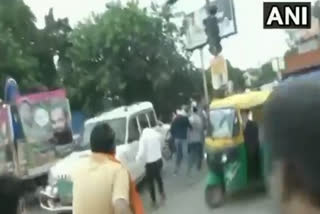 BJP and JAP workers clash in Patna workers clash in Patna BJP and JAP ഫാം ബില്ല് പ്രതിഷേധം പട്നയിൽ ബിജെപിയും ജെഎപിയും തമ്മിൽ സംഘർഷം പട്‌ന പ്രതിഷേധം ബീഹാർ നിയമസഭാ തെരഞ്ഞെടുപ്പ് കാർഷിക ബില്ല് BJP and JAP workers clash Bihar Assembly elections Chief Election Commissioner