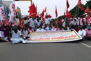 trichy farmers protest  புதிய வேளாண் மசோதாவிற்கு எதிரான போராட்டம்  agri bill protest  farmers protest  agri bill farmers protest