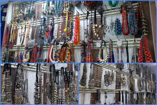 Women are not buying favorite fashionable artificial jewellery due to corona from Janpath Market