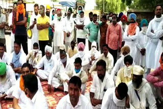 Farmers protest against agricultural bills