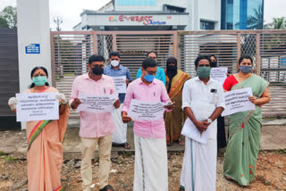 മലപ്പുറം  പൊന്നാനി  കൊവിഡ്  കൊവിഡ് ഫസ്റ്റ് ലൈൻ ട്രീറ്റ്‌മെന്‍റ് സെന്‍റർ  യു.ഡി.എഫ്\  പ്രതിഷേധ  പ്രകടനം  malappuram  ponnani  covid first line treatment