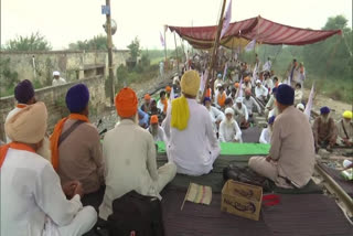 Kisan Mazdoor Sangharsh Committee continues 'rail roko' agitation