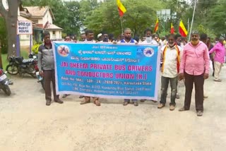 protest-in-kolara-for-road-construction