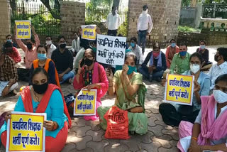 youth-preparing-for-government-examinations-demonstrated-against-the-government-in-bhopal