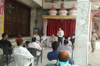 SDM Vinay Kaushik holds a meeting with shopkeepers of Najafgarh regarding Corona pandemic