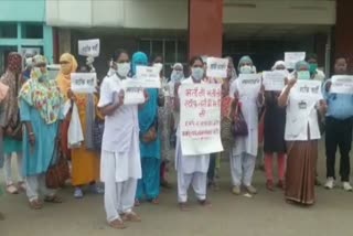 Health workers protesting for regularization