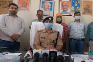 police-arrested-two-accused-of-cheating-in-lucknow