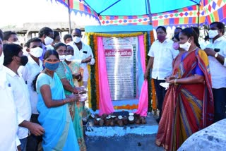 mla redyanayak distribution kalyana laxmi cheques in mahabubabad district