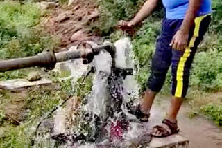 Water flowing from the tube well